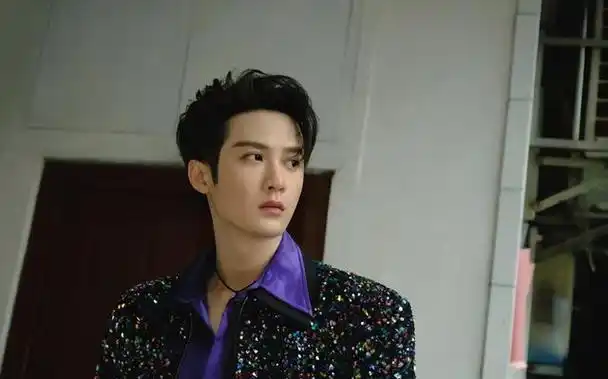 长得英俊帅气却输在个子矮上这10位男星的外形反差太大了