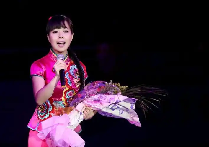 草根歌手王二妮为了家庭放弃名利,生了孩子后直言太不容易