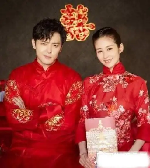 任嘉伦一家三口照片,和妻子聂欢非常恩爱(儿子都2岁了)