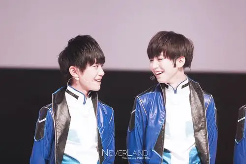 tfboys易烊千玺 王俊凯 cr:logo