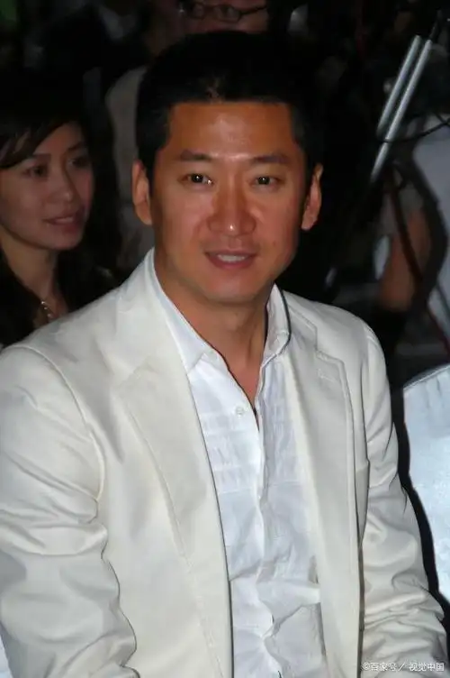 "国家一级演员"邵峰:陪妻子治病23年,倾家荡产仍不离不弃