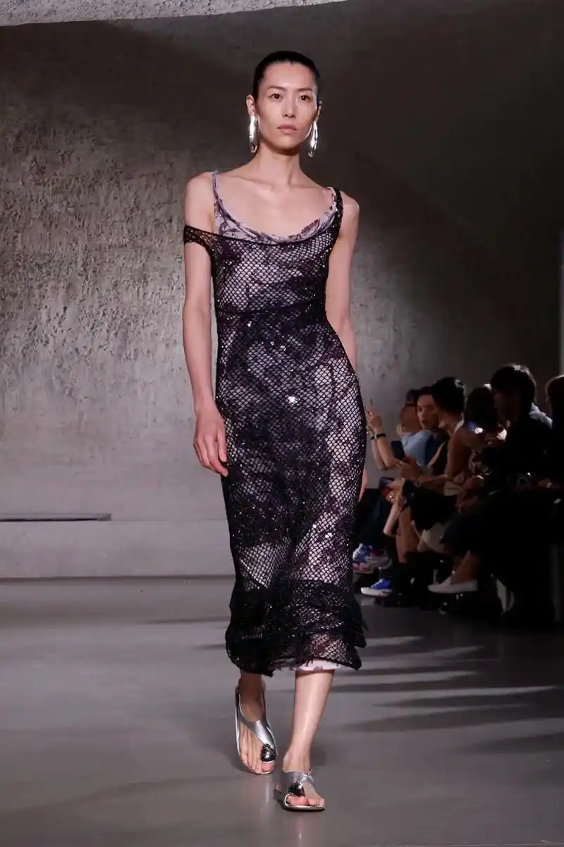 大表姐纽约时装周走秀.刘雯 x tory burch  s/ - 抖音