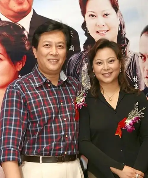 唐国强的女儿唐莉7岁时母亲悲情早逝她在泪水中理解父亲和继母