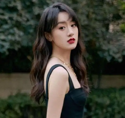 袁冰妍微博被封事业凉凉昔日cp成毅直播心情好两人现状大不同