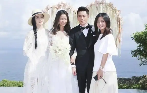 网友机场偶遇霍建华林心如"老干部"手中婚戒抢眼(10)