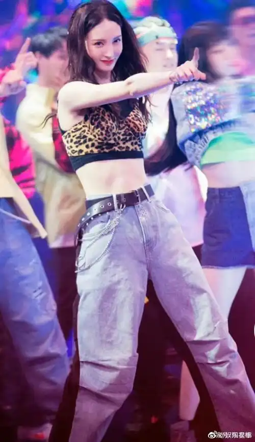 金晨的腹肌好绝