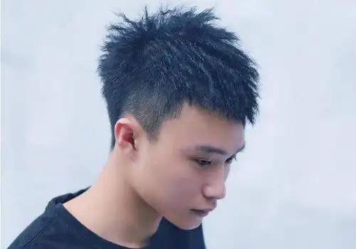 不怕渣男梳飞机头就怕锡纸烫20出头小伙子夏季最新锡纸烫设计