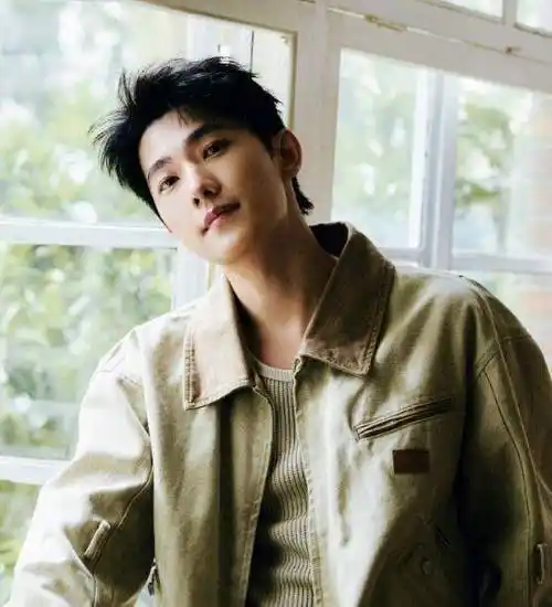 乔欣被曝新恋情,被男友露腰游日本遭偶遇,男方身材高大不输杨洋