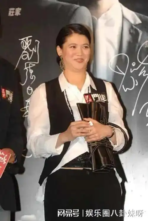 别说女星怀孕只胖肚子了这10位女神也没逃开胖出一个自己