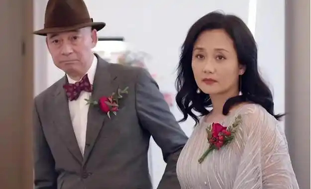 李颖从模特到演员出道31年认真拍戏如今57岁仍然魅力四射