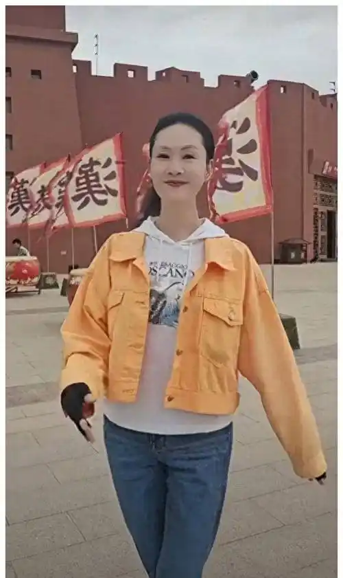 或许是因为朱之文的热度过高,于文华担心与之联系太密切会对自己造成