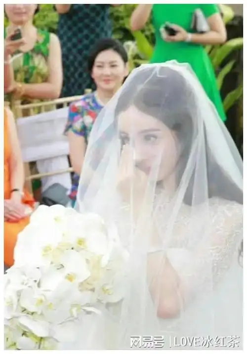 杨幂的婚纱照,内娱至今无人超越!