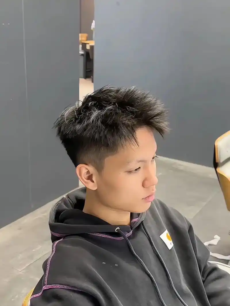 短发中的神,通过钢夹烫达到吹干就有效果即可出门 - 抖音