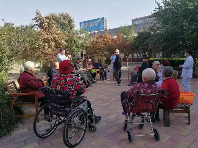 邹城市寸草春晖老年公寓里老人幸福生活