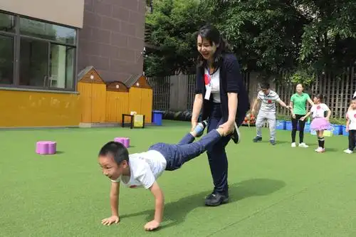 玩转民间体育游戏亲子运动会