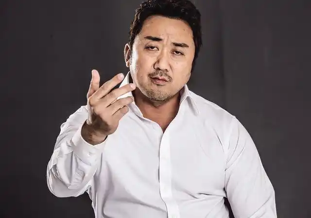 说起大家熟知且喜欢的韩国明显,硬汉大叔马东锡应该可以提名.