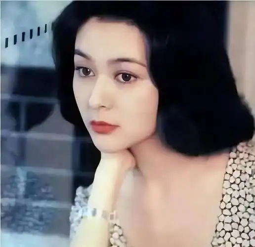 关之琳:20岁嫁第一任丈夫,53岁结束最后一段感情,如今孑然一身_关山