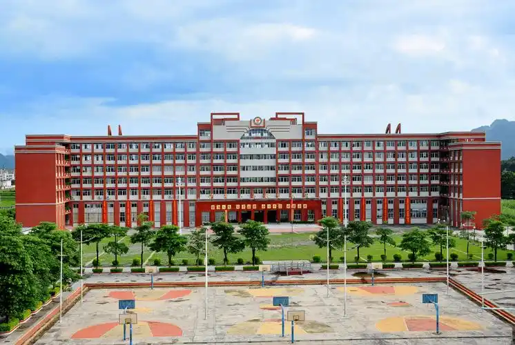 都安二高始建于1986年,2003年被确立为广西普通高中一级学校,2005年被