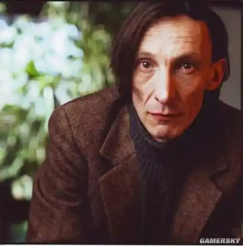《致命弯道》three finger(朱利安·瑞钦斯julian richings)《生化