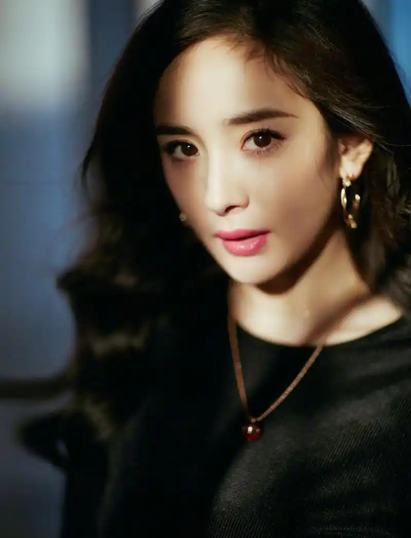 杨幂包臀裙性感活动现场高清图片