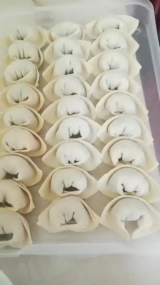 中秋马上就到包点河南的元宝饺子送给公公婆婆干妈他们吃从小为了学