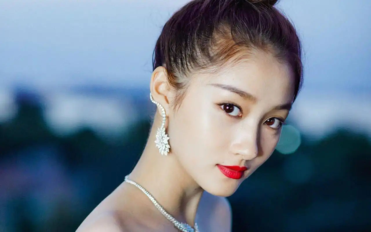 关晓彤黑金长裙性感写真高清电脑壁纸