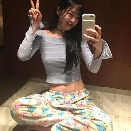 从这张照片上来看确实是很像,雪莉真空似乎没什么好奇怪的吧,现在已经