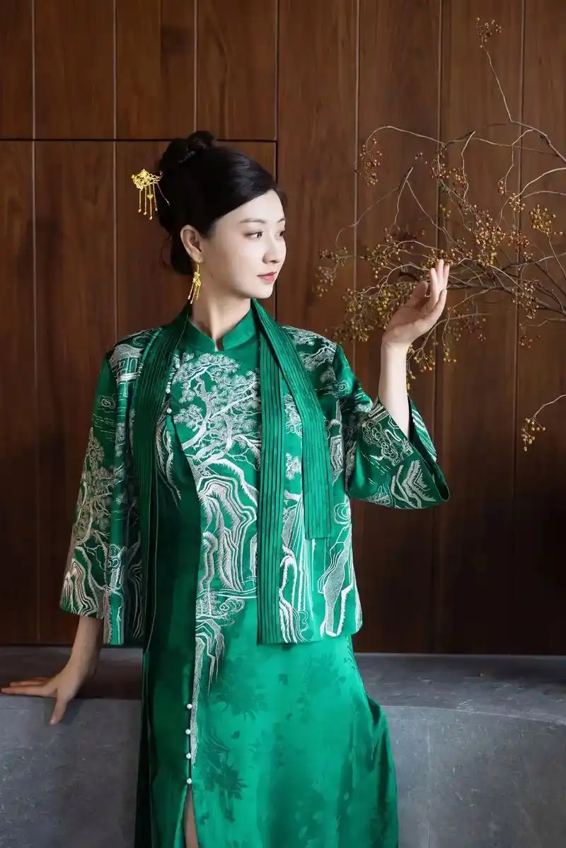 浮翠流丹,温婉典雅93演员斓曦优雅诠释金至尊珠宝「金妆花嫁 - 抖音