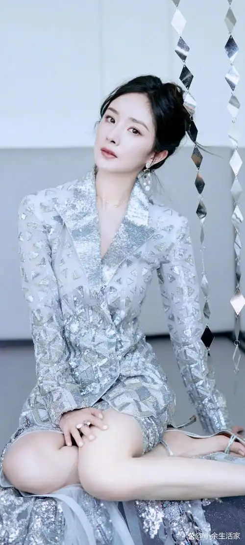 杨幂:从荧幕到市场,娱乐圈璀璨明星的商业价值解析 杨幂,一位在娱乐圈