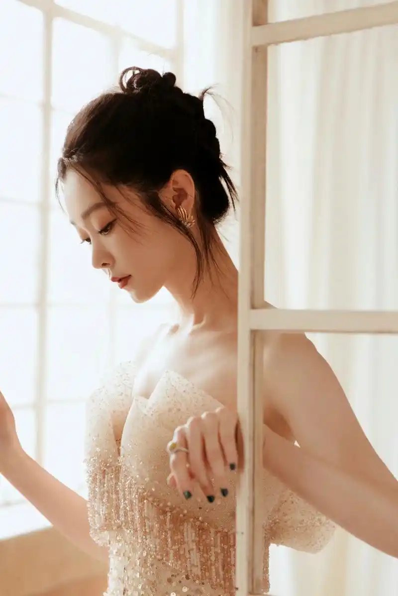 宋轶# 漂亮的女神穿什么都好看[色][色][色][鲜花][鲜花][鲜花]#美