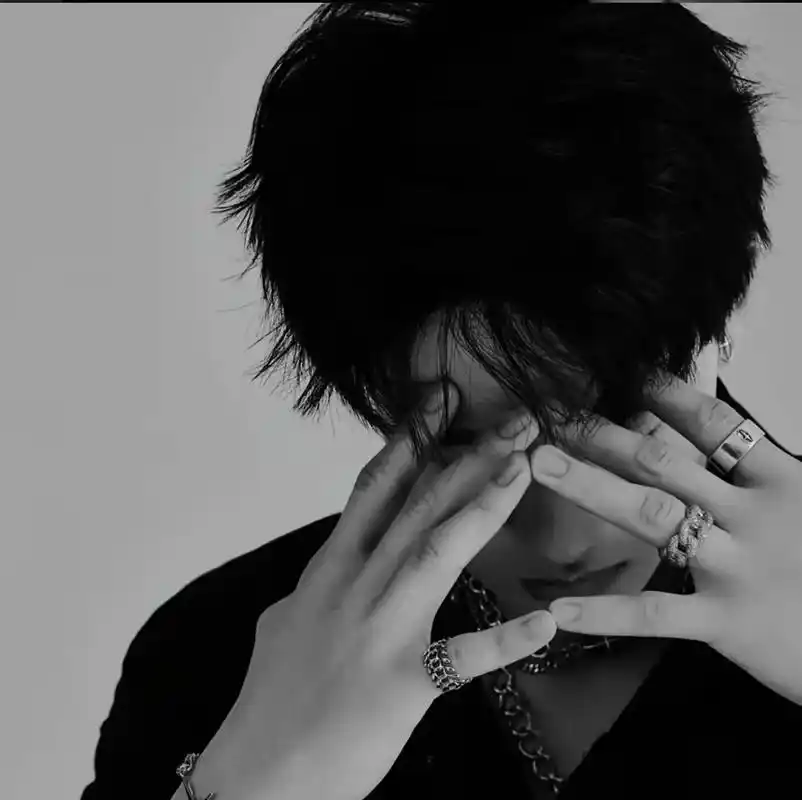 谁又会是谁的救赎.#禁欲系头像 #黑白男 - 抖音