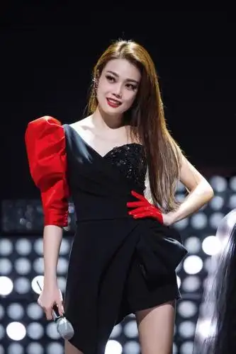 容祖儿姐妹舞台引全场合唱动情氛围感染力十足