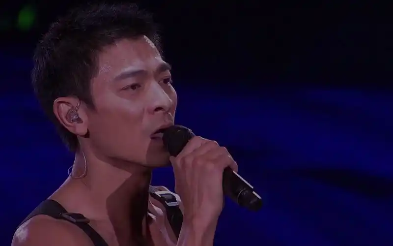 刘德华-只知道此刻爱你-伴奏-2007演唱会