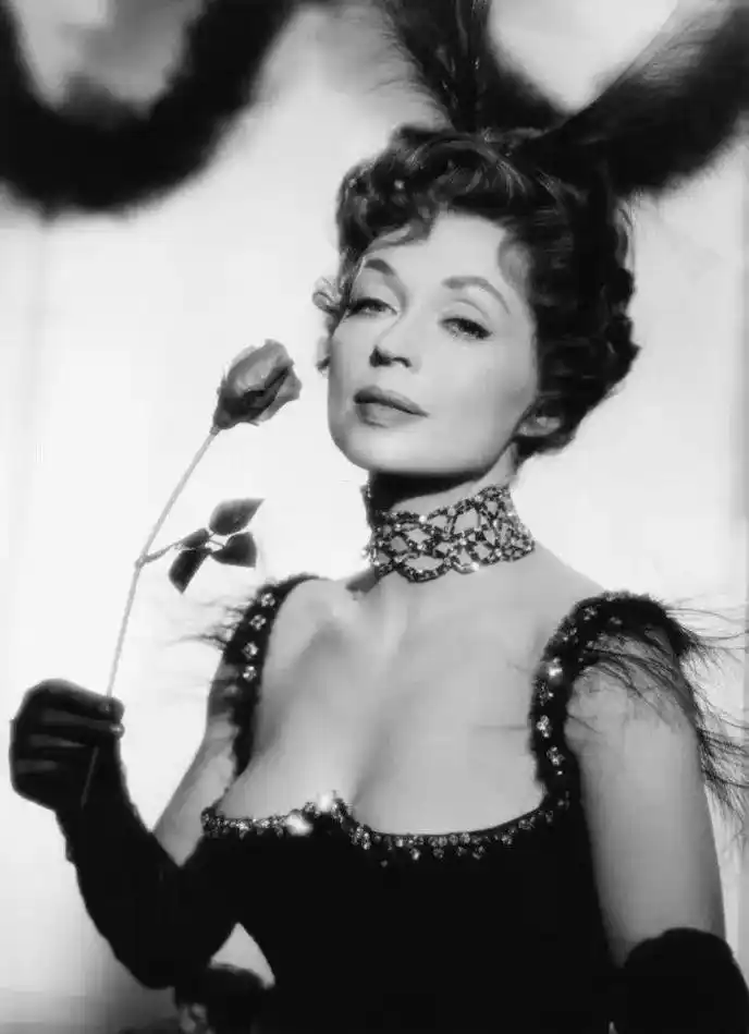 50年代的欧美女性,发型很时尚,今天看依然经典  以剪短发来 - 抖音