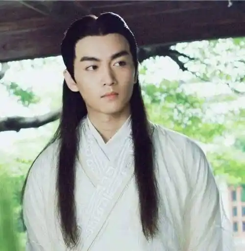 陈晓的白玉堂,霍建华的白子画,于朦胧的齐翰,统统不如他俊美_白衣