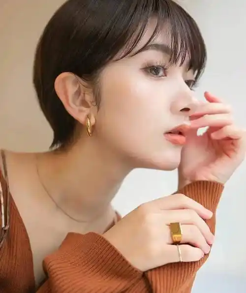 今年流行露耳纹理烫,洋气又显脸小,堪比整容_发型_头发_自然