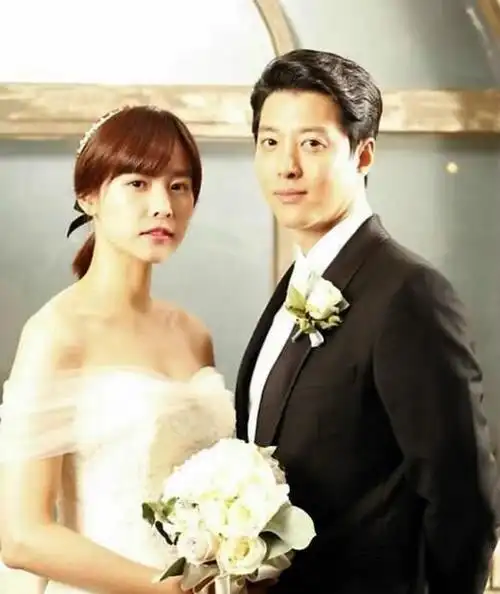 结婚10年后怀孕的韩智慧分享待产照,与老公拍合影,准"一家三口"自拍