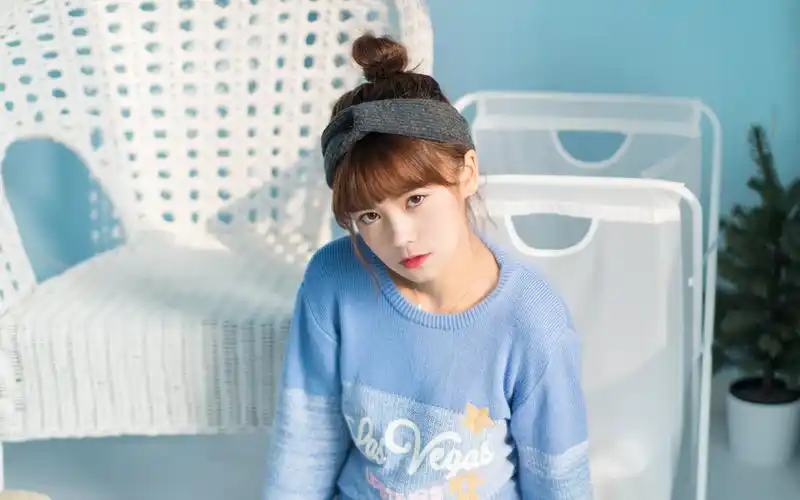 甜美女生卧蚕阿姨earthmusic写真图电脑高清壁纸