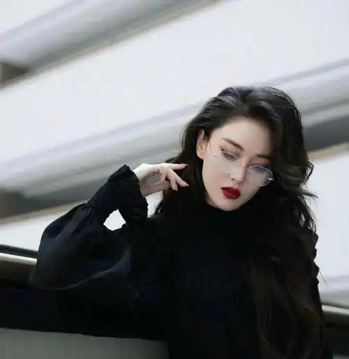 腹黑高冷女神生人勿近气场十足简直不要太酷了张馨予