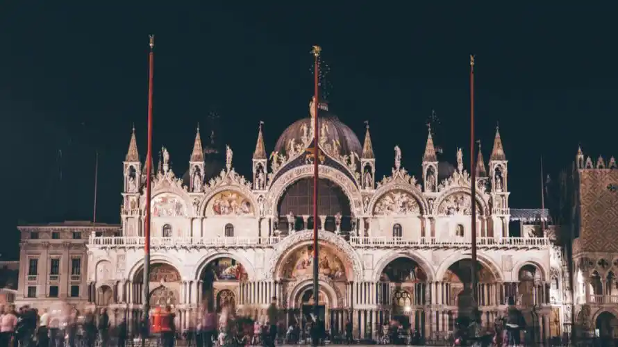 威尼斯被淹过无数次的圣马可大教堂