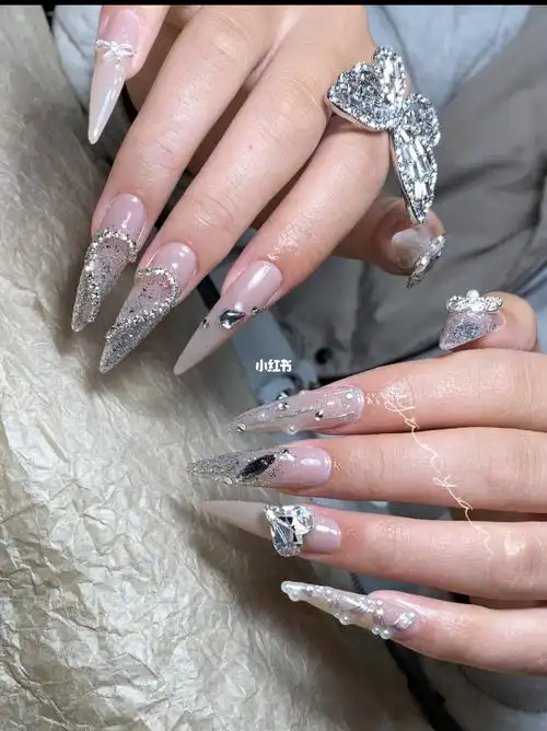 美甲尖型长款美甲