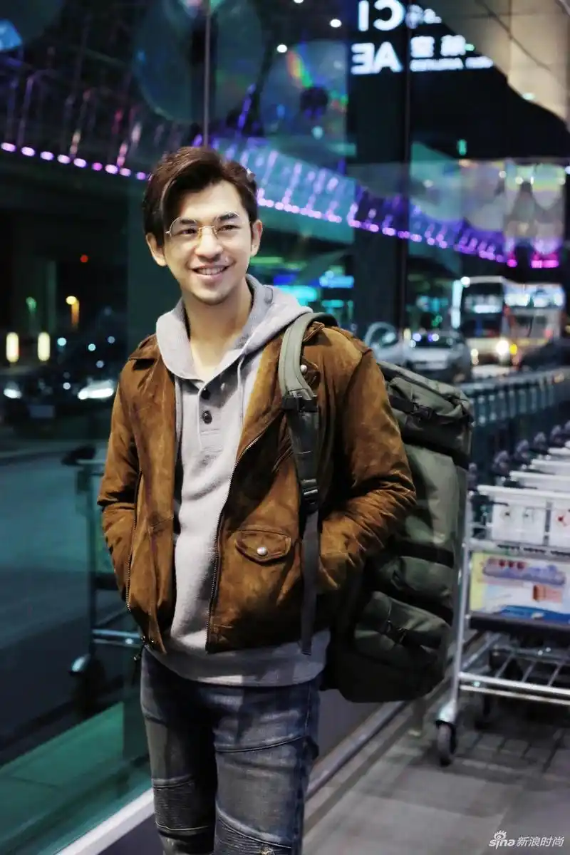 陈柏霖启程ralph lauren米兰男装周 帽衫仔裤搭简约有型