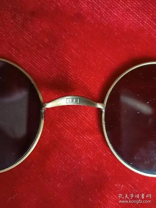 民国南京精益公司老眼镜(原盒.镜圈为18k金,镜腿是银)