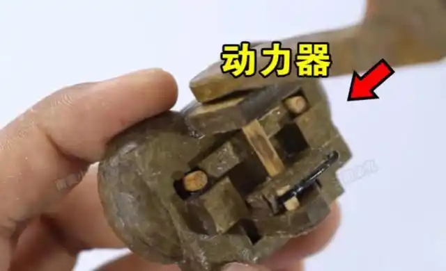 绝地求生:玩家用纸皮自制霰弹枪,一喷下去,有多大威力?_子弹