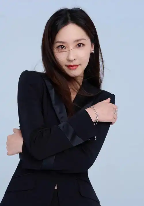 撕掉"马景涛前妻"标签,38岁吴佳尼颜值依旧,离婚后气场全开|朱茵|陆毅