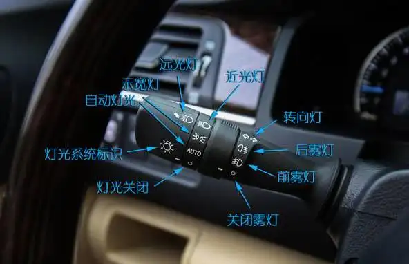 为啥不愿意打转向灯的司机越来越多?听完原因,气的牙痒痒