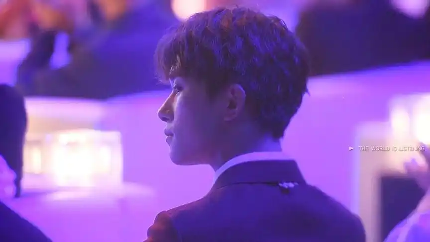 易烊千玺|矜贵的后脑勺