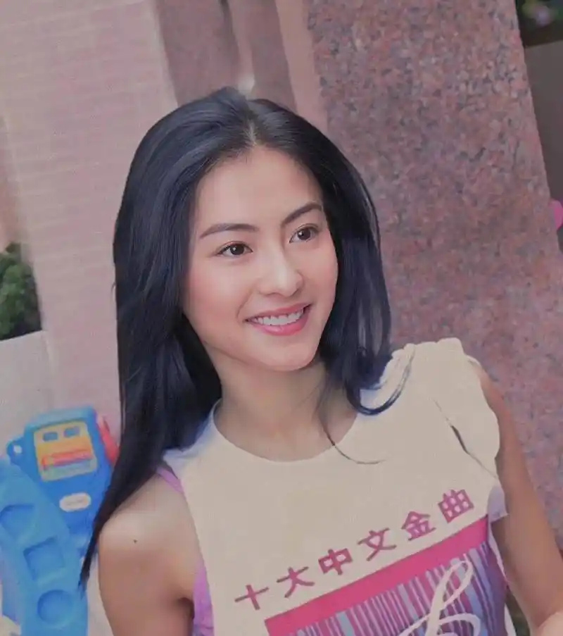 42岁张柏芝,最新路透,美回巅峰时期,网友其呼:再生个 .