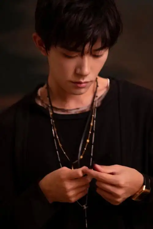 #易烊千玺项链叠搭#
