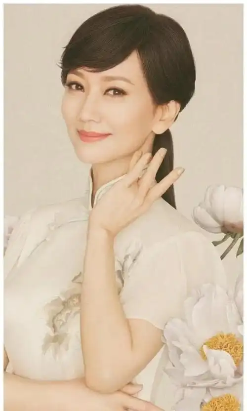 赵雅芝,尽管岁月已在她脸上留下痕迹,但她的魅力不减当年.